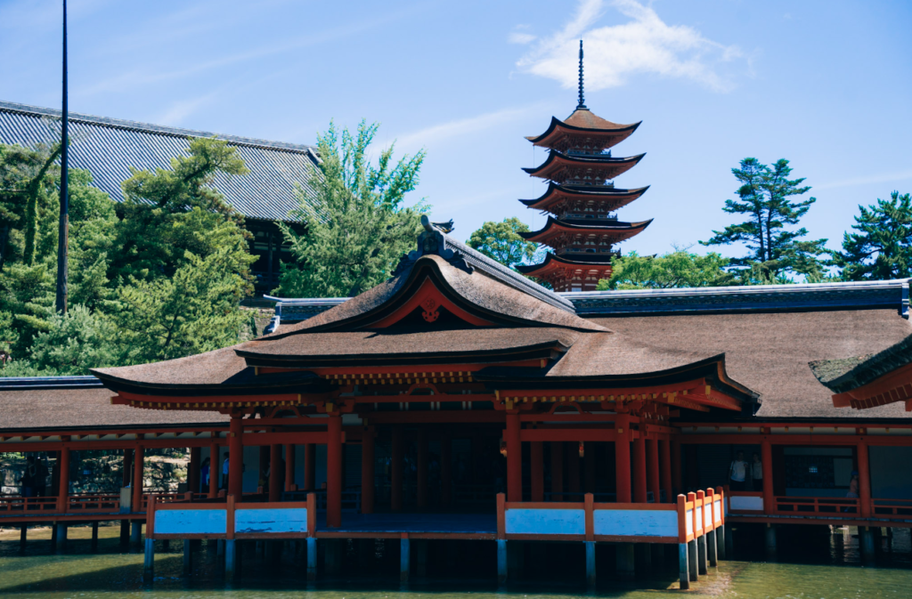 厳島神社と五重塔